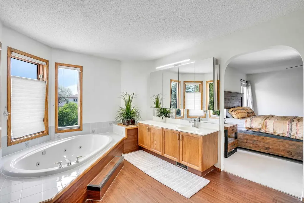 73 Riverview Close SE Calgary AB T2C4C5
