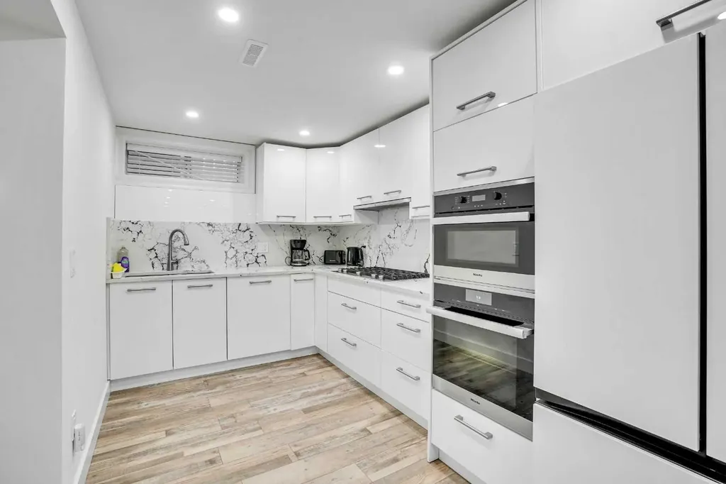 73 Riverview Close SE Calgary AB T2C4C5