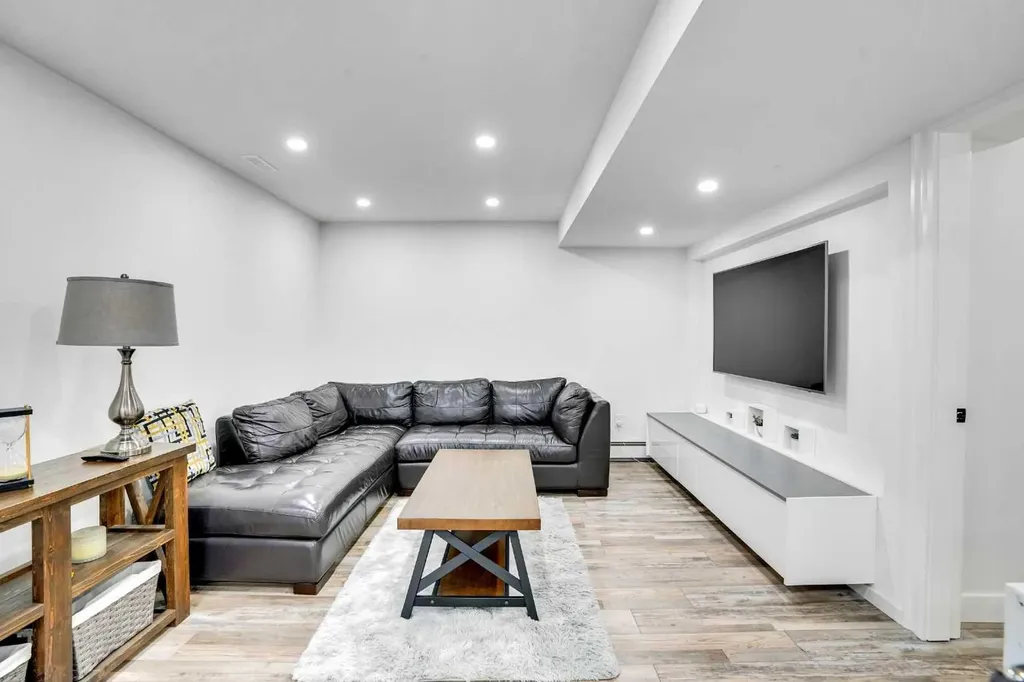 73 Riverview Close SE Calgary AB T2C4C5