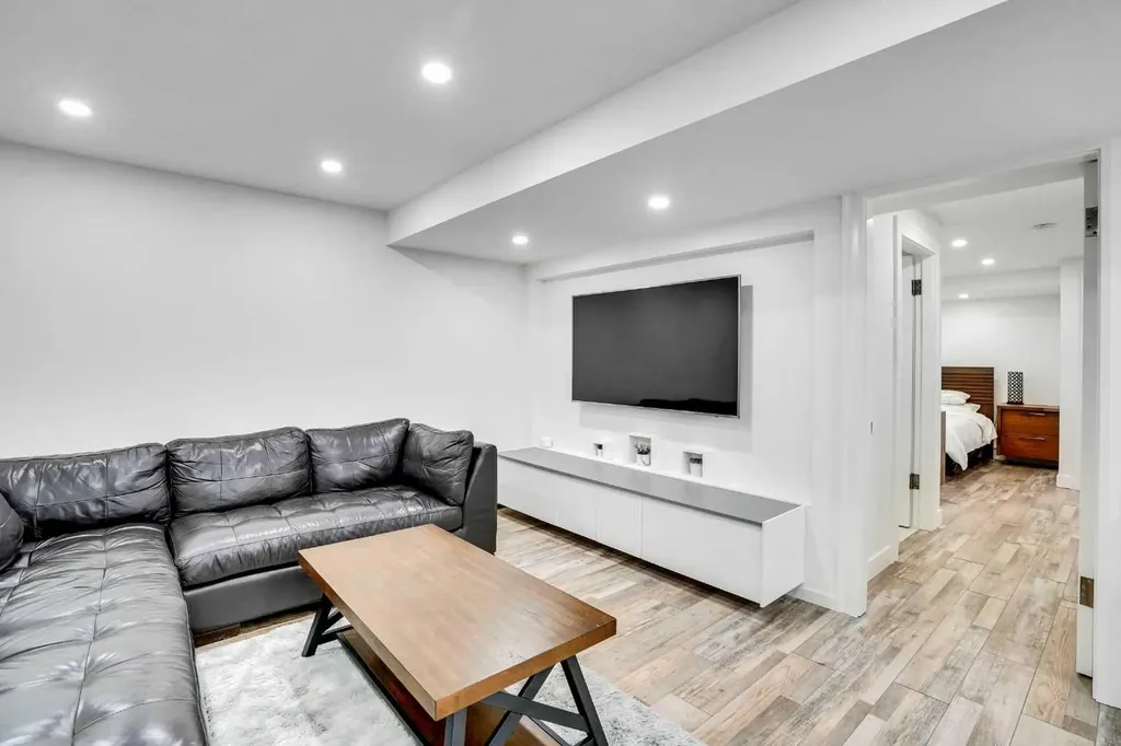 73 Riverview Close SE Calgary AB T2C4C5