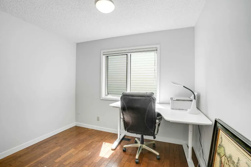73 Riverview Close SE Calgary AB T2C4C5