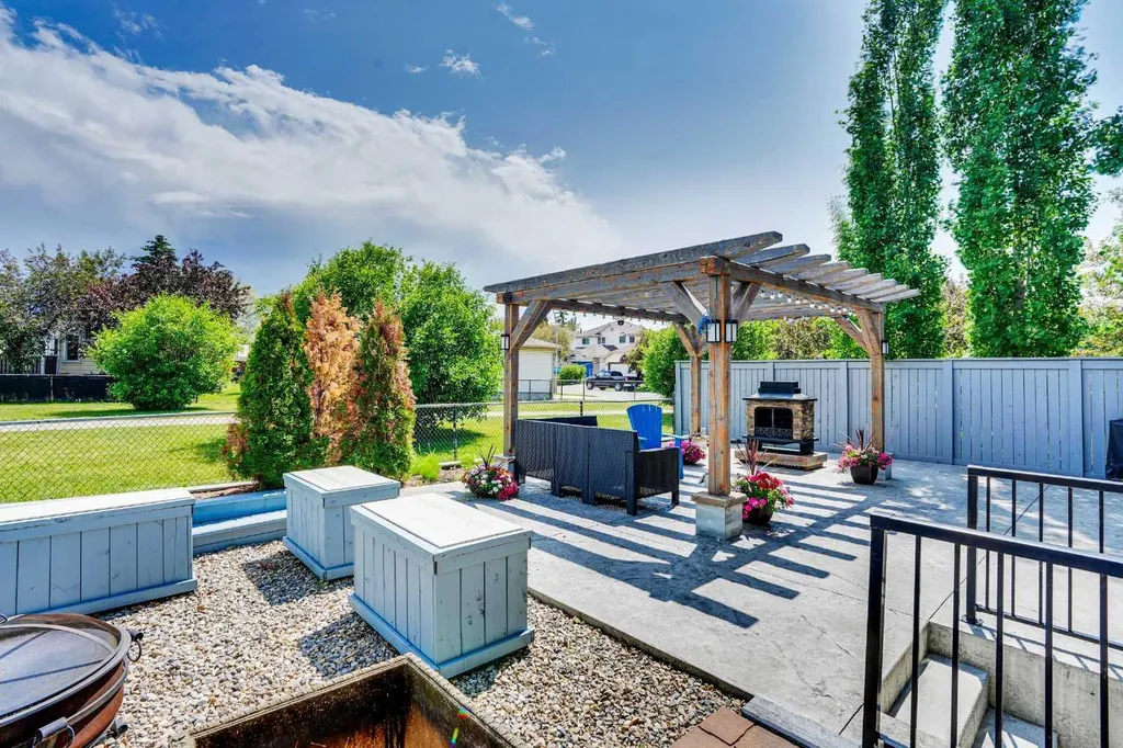73 Riverview Close SE Calgary AB T2C4C5