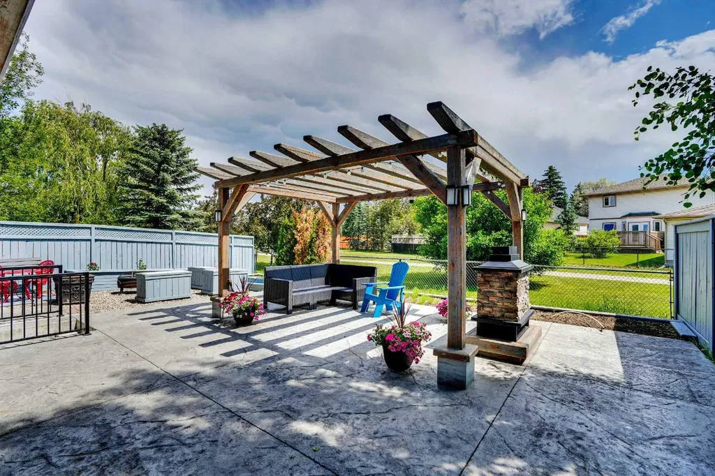 73 Riverview Close SE Calgary AB T2C4C5