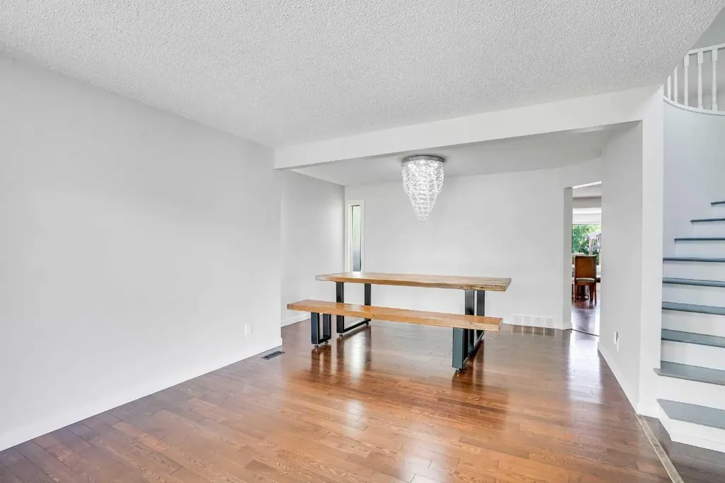 73 Riverview Close SE Calgary AB T2C4C5