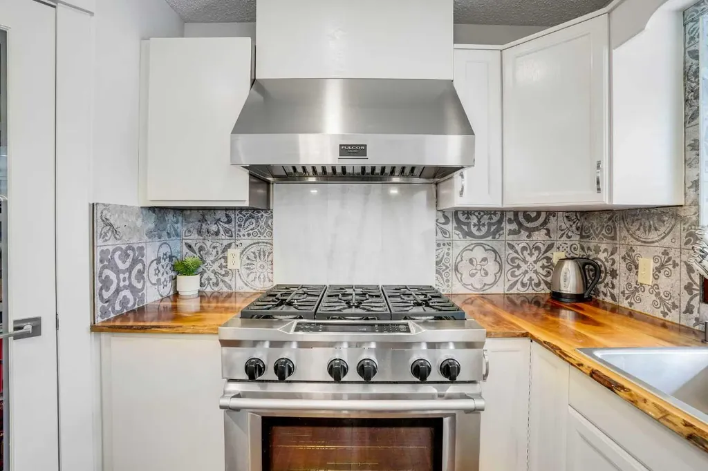 73 Riverview Close SE Calgary AB T2C4C5