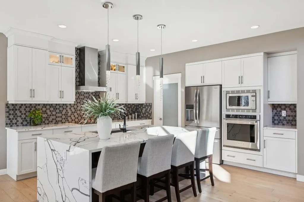11 Aspen Vista Way SW Calgary AB T3H 0Y7