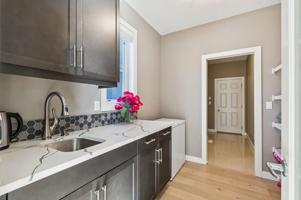 11 Aspen Vista Way SW Calgary AB T3H 0Y7