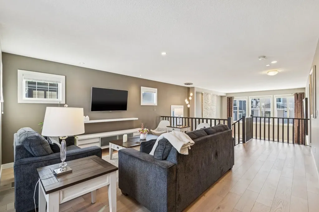 11 Aspen Vista Way SW Calgary AB T3H 0Y7