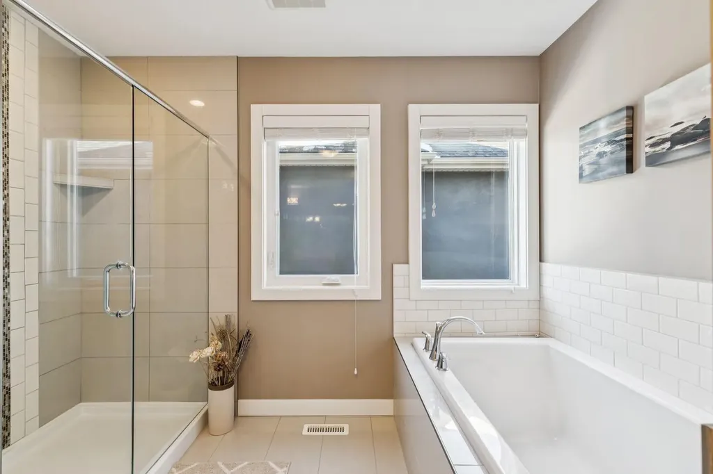 11 Aspen Vista Way SW Calgary AB T3H 0Y7