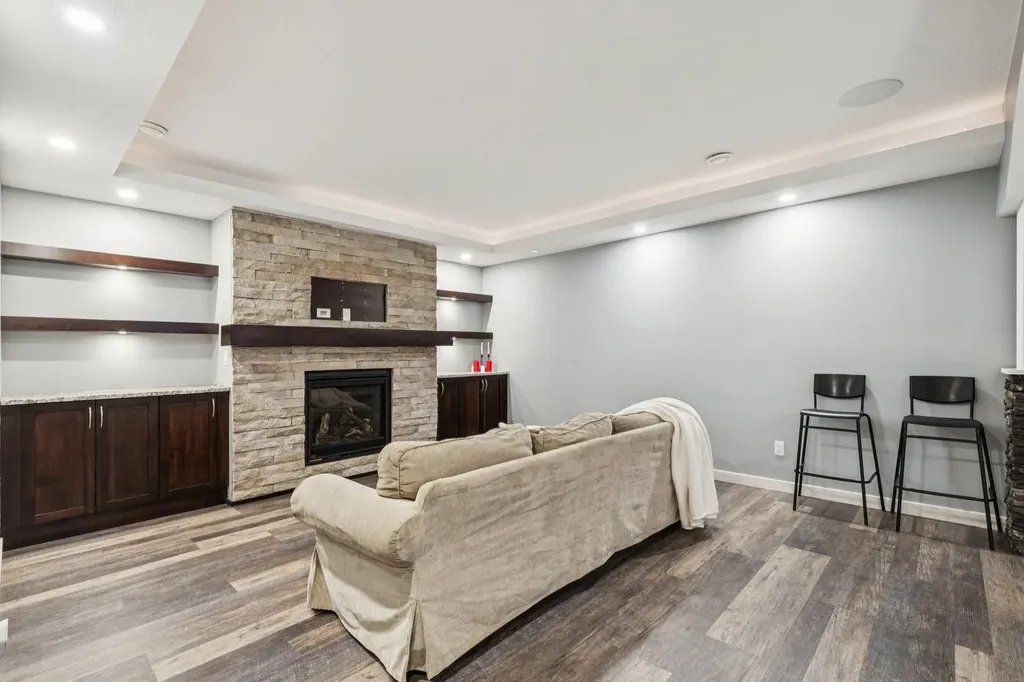 11 Aspen Vista Way SW Calgary AB T3H 0Y7