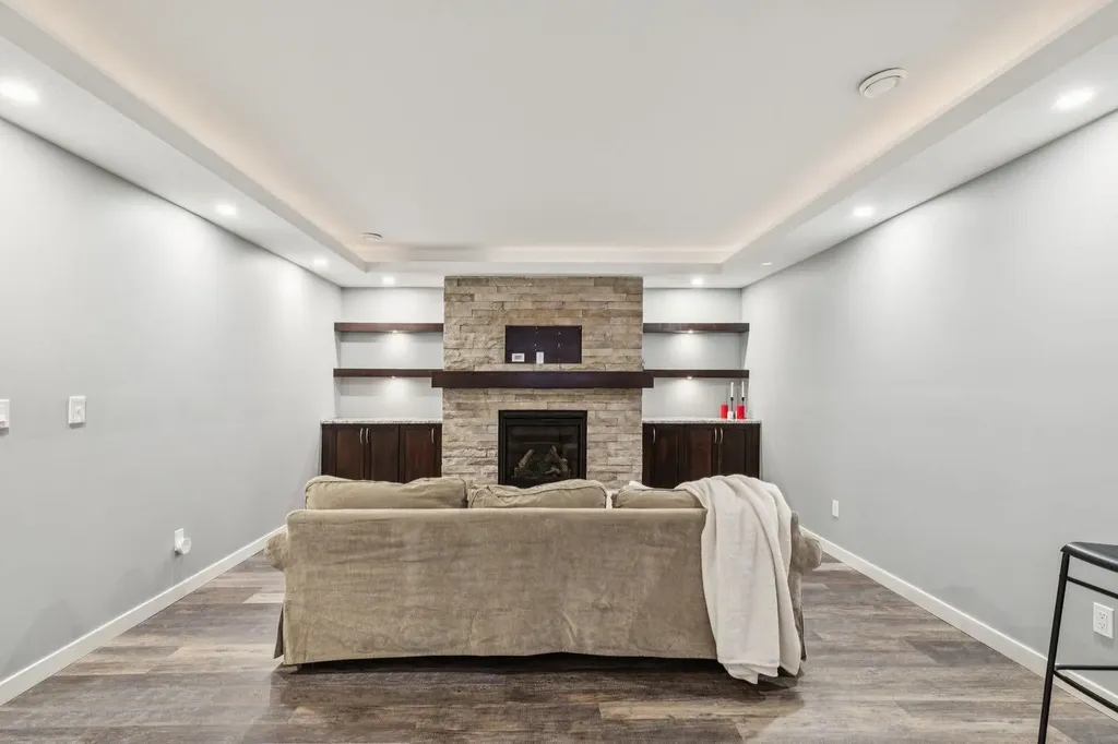 11 Aspen Vista Way SW Calgary AB T3H 0Y7