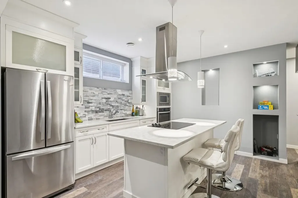 11 Aspen Vista Way SW Calgary AB T3H 0Y7