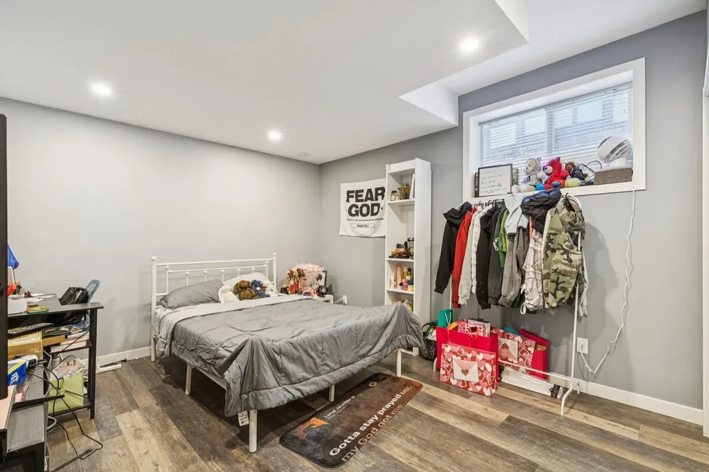 11 Aspen Vista Way SW Calgary AB T3H 0Y7