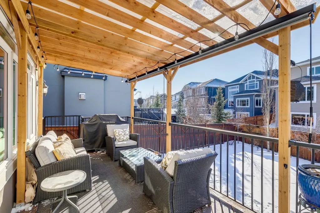 11 Aspen Vista Way SW Calgary AB T3H 0Y7