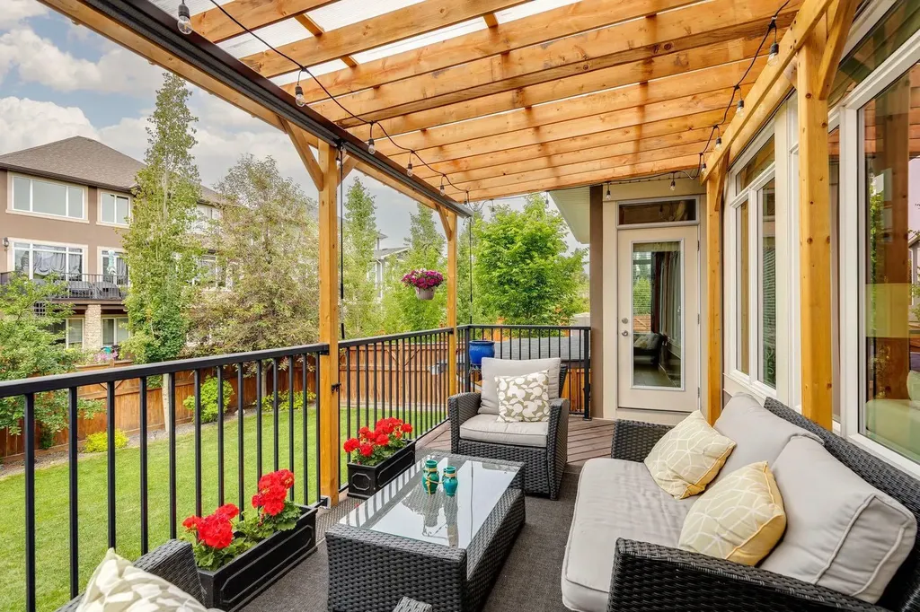 11 Aspen Vista Way SW Calgary AB T3H 0Y7