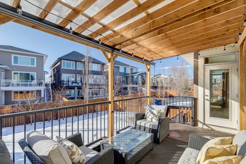 11 Aspen Vista Way SW Calgary AB T3H 0Y7