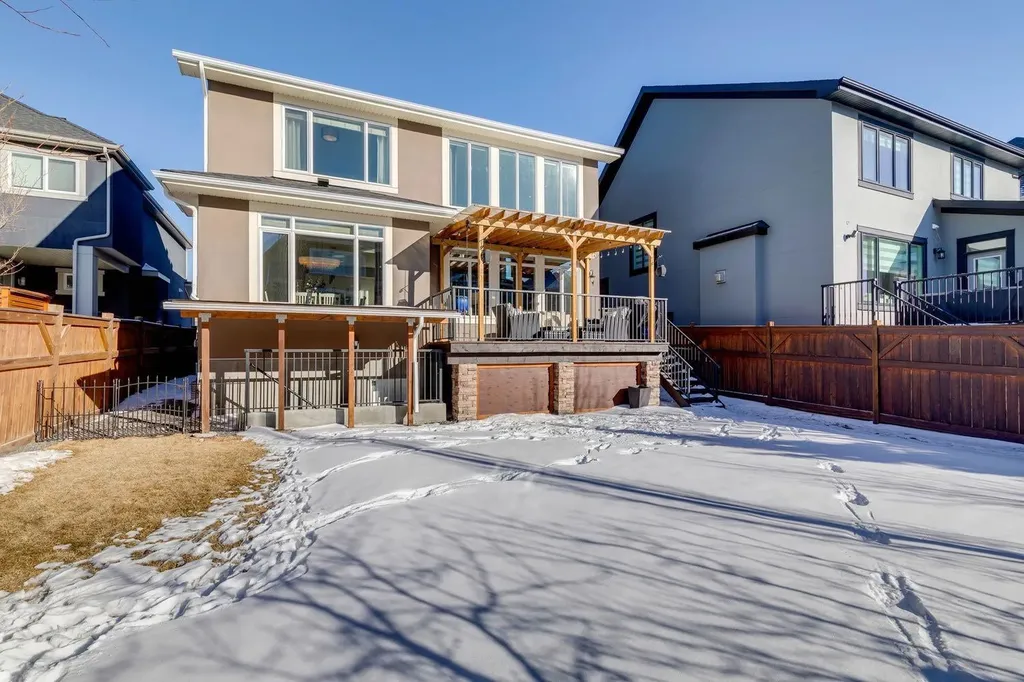 11 Aspen Vista Way SW Calgary AB T3H 0Y7