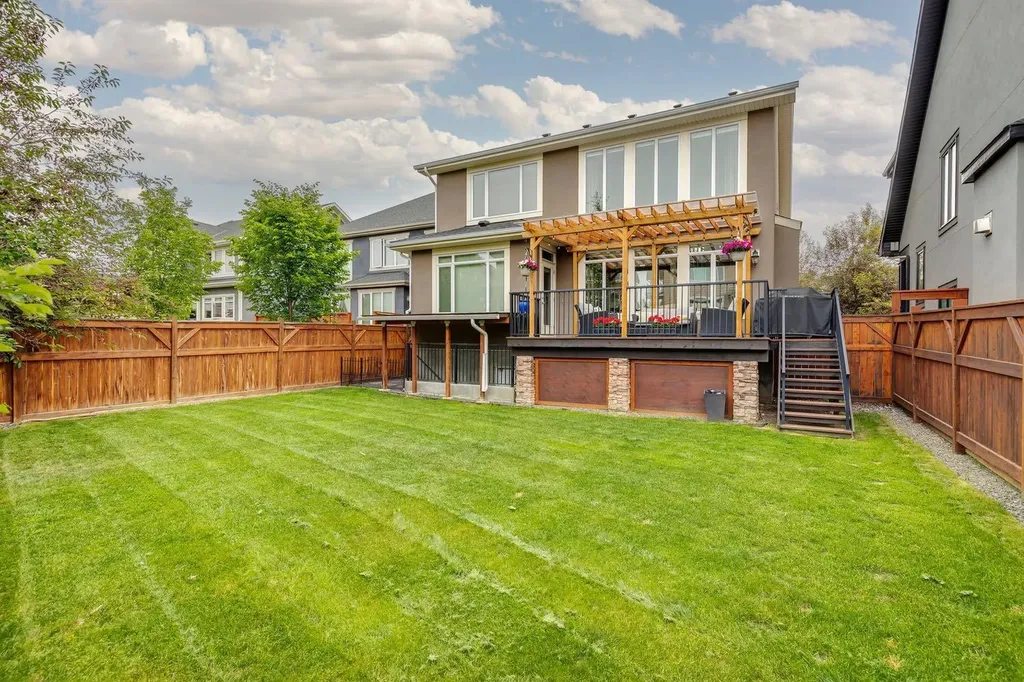 11 Aspen Vista Way SW Calgary AB T3H 0Y7