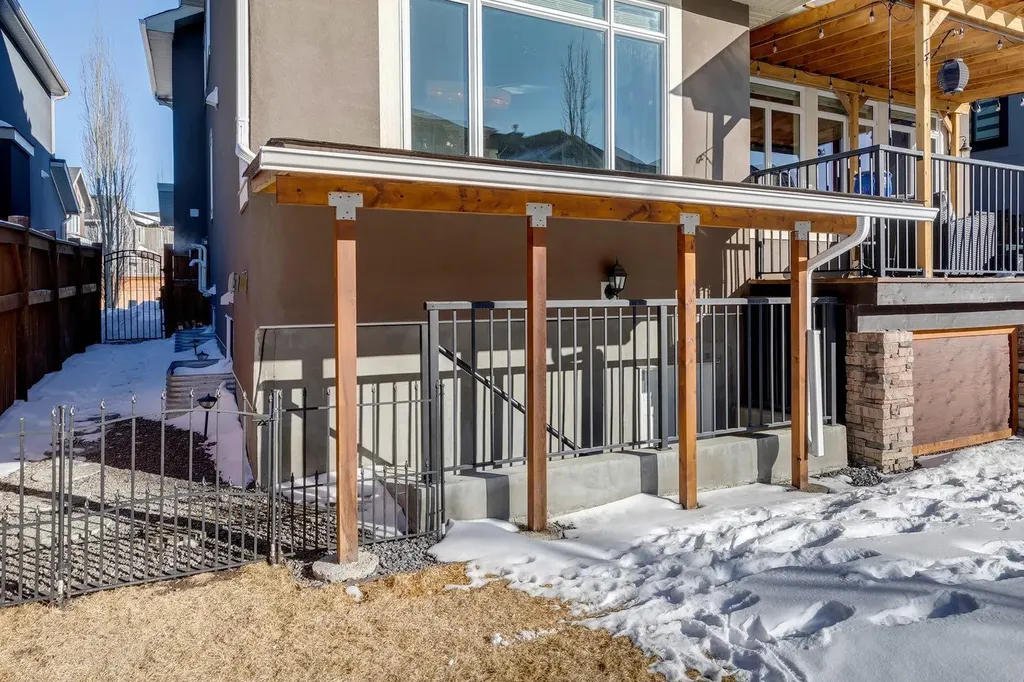 11 Aspen Vista Way SW Calgary AB T3H 0Y7