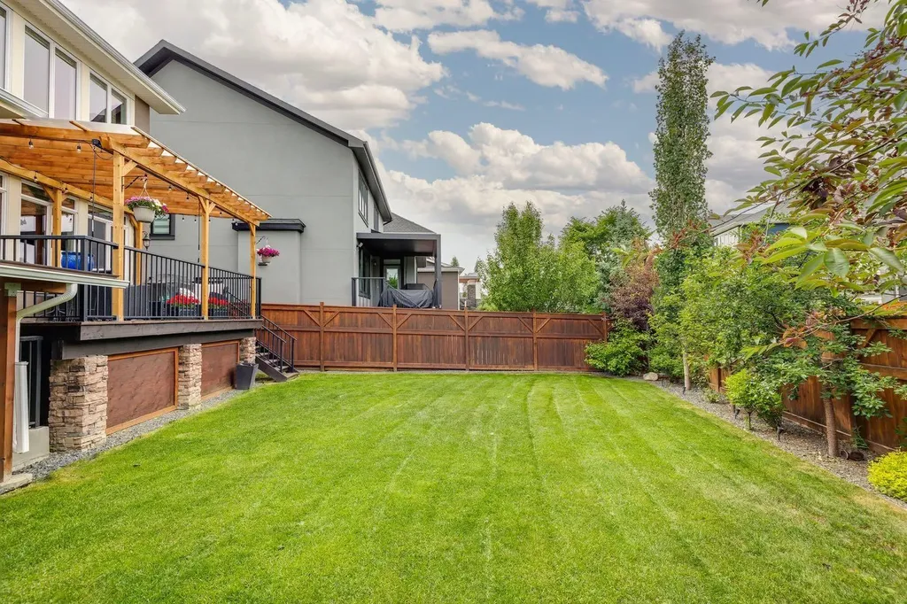 11 Aspen Vista Way SW Calgary AB T3H 0Y7