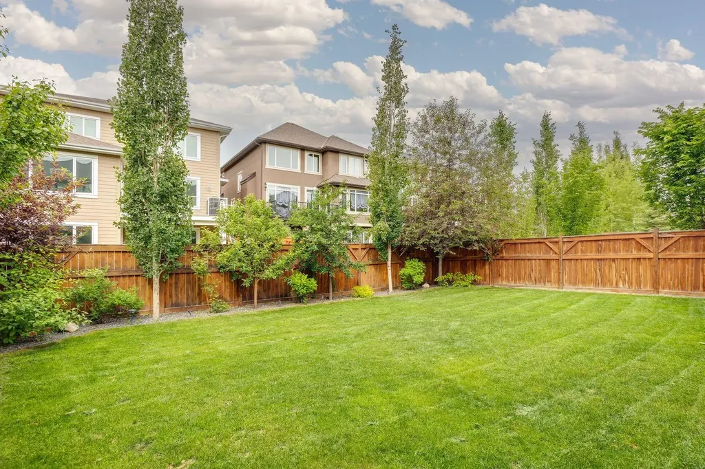 11 Aspen Vista Way SW Calgary AB T3H 0Y7