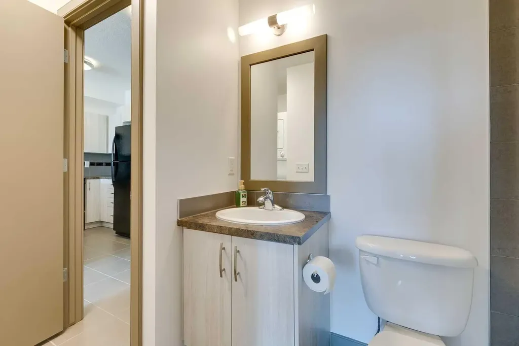 2420 34 Avenue SW Calgary AB T2T 2C8