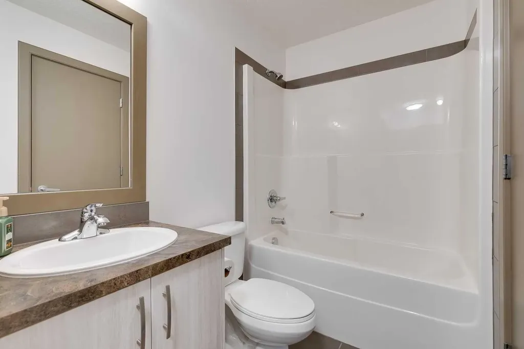 2420 34 Avenue SW Calgary AB T2T 2C8