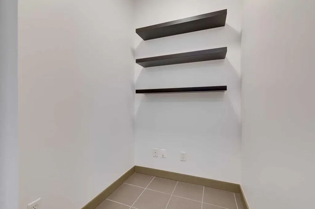 2420 34 Avenue SW Calgary AB T2T 2C8