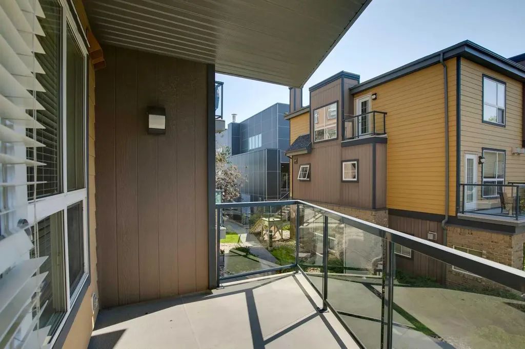 2420 34 Avenue SW Calgary AB T2T 2C8