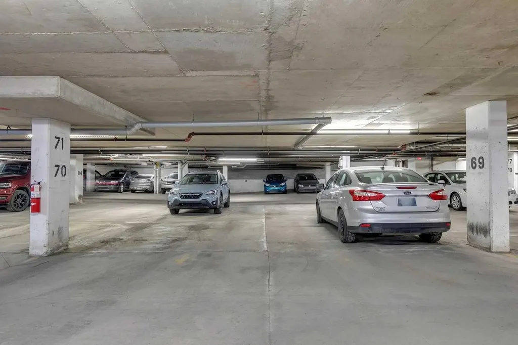 2420 34 Avenue SW Calgary AB T2T 2C8