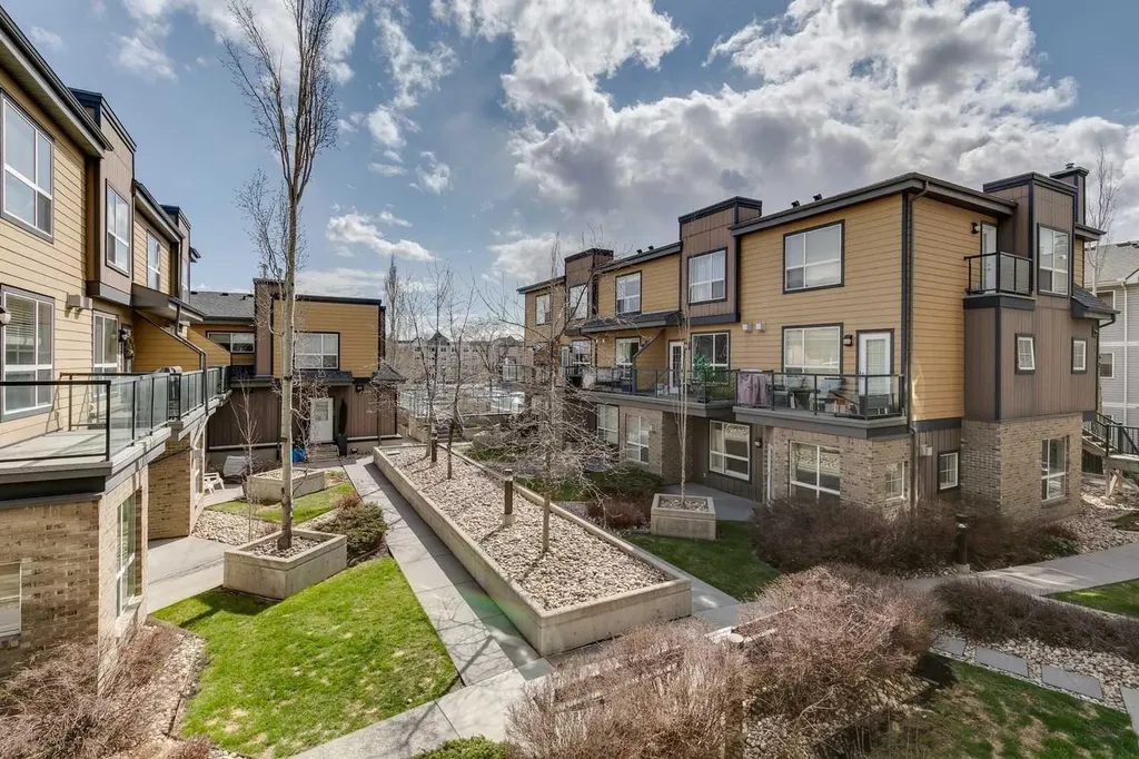2420 34 Avenue SW Calgary AB T2T 2C8