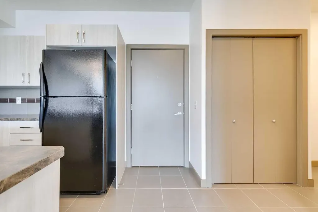 2420 34 Avenue SW Calgary AB T2T 2C8