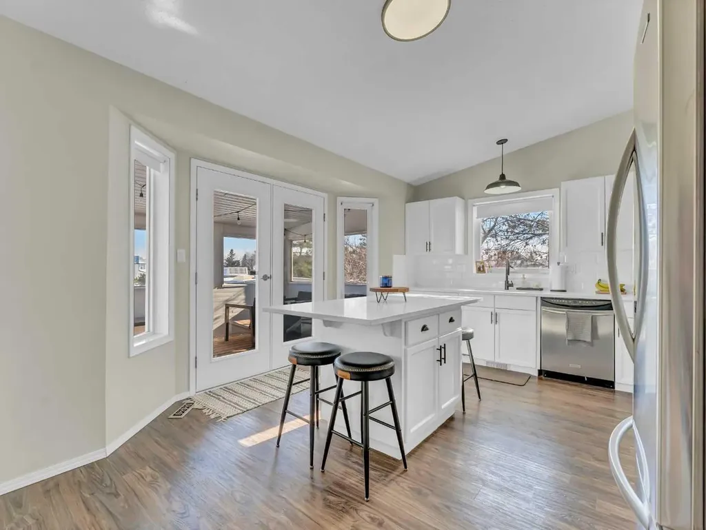 32 Upland Crescent Brooks AB T1R 0P5