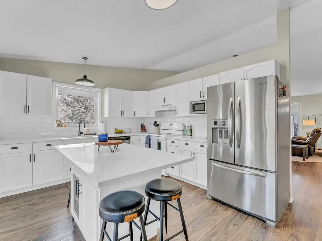 32 Upland Crescent Brooks AB T1R 0P5