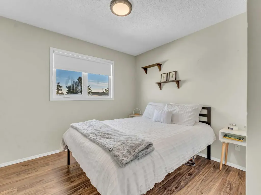 32 Upland Crescent Brooks AB T1R 0P5