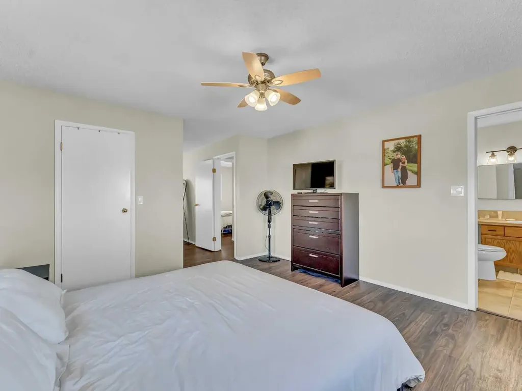 32 Upland Crescent Brooks AB T1R 0P5