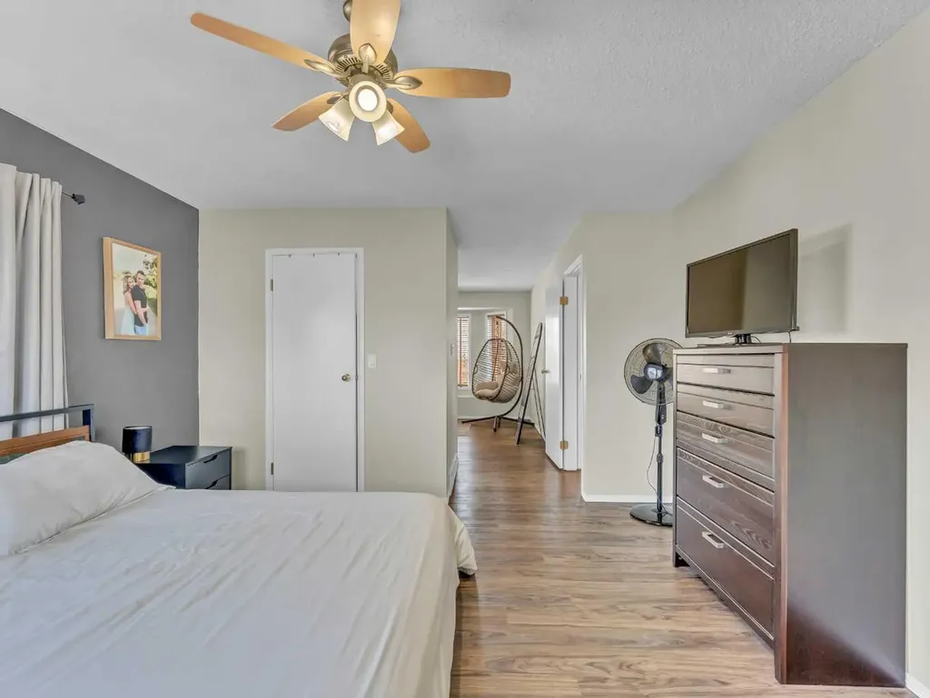 32 Upland Crescent Brooks AB T1R 0P5
