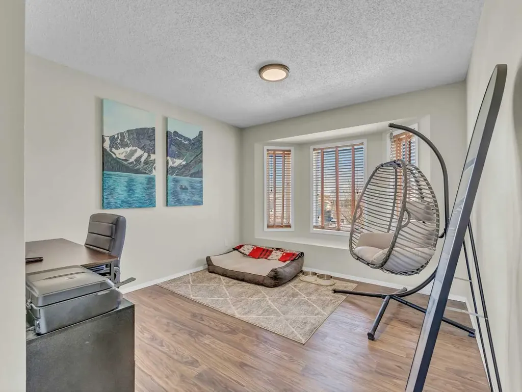 32 Upland Crescent Brooks AB T1R 0P5