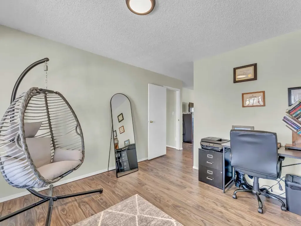 32 Upland Crescent Brooks AB T1R 0P5
