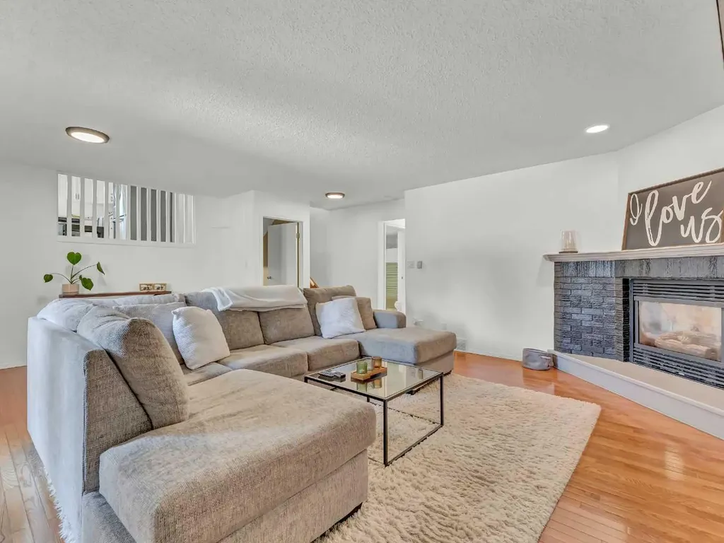 32 Upland Crescent Brooks AB T1R 0P5
