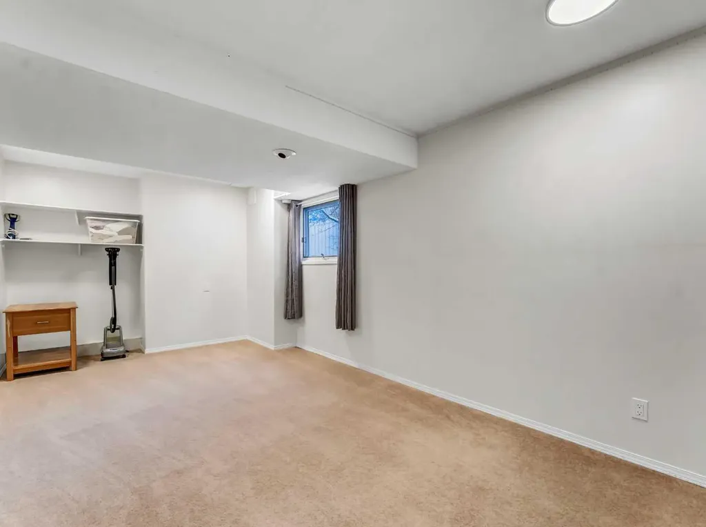 32 Upland Crescent Brooks AB T1R 0P5