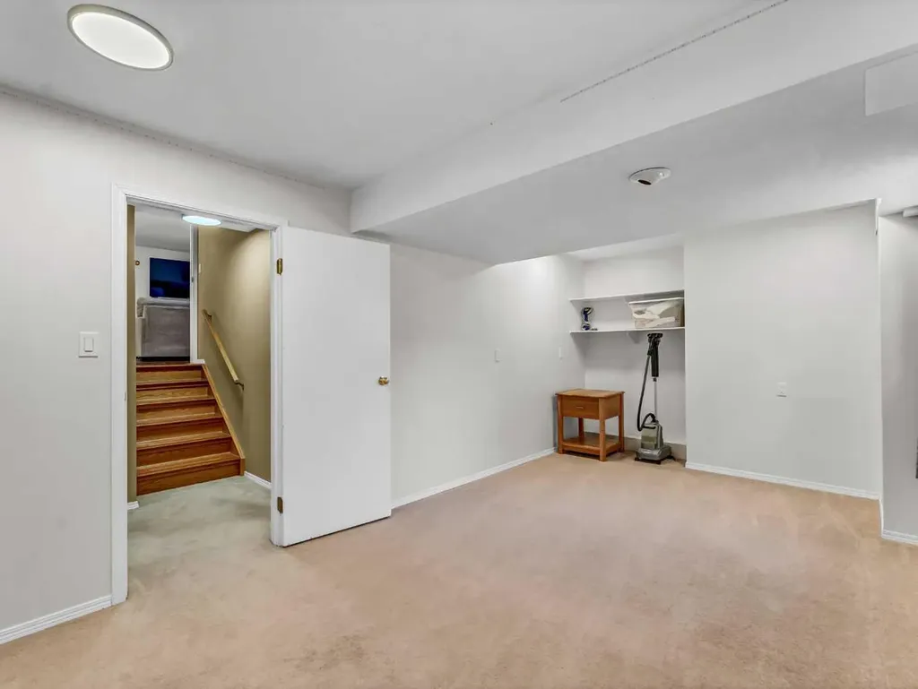 32 Upland Crescent Brooks AB T1R 0P5