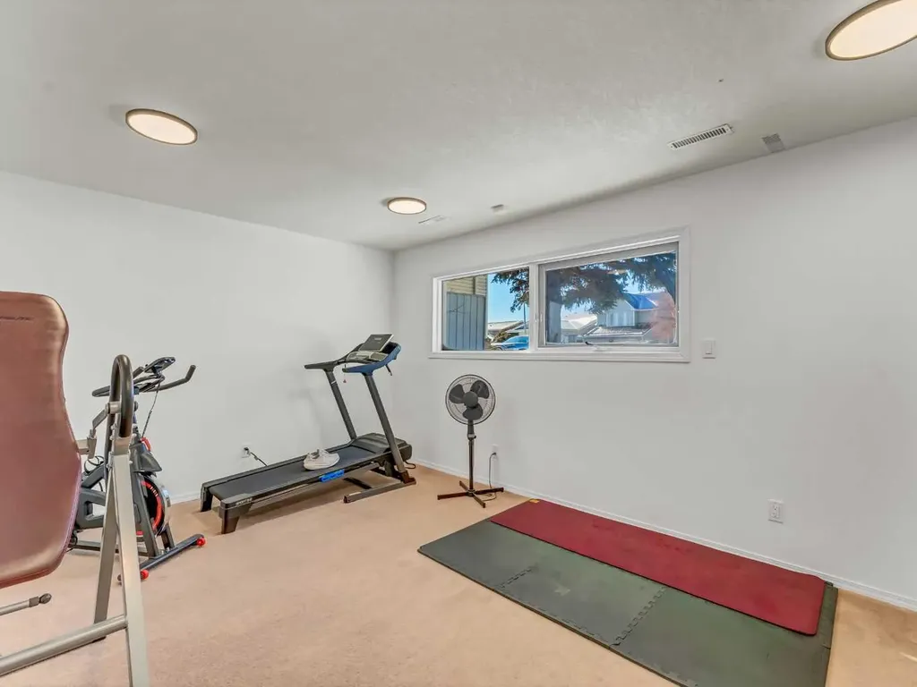 32 Upland Crescent Brooks AB T1R 0P5