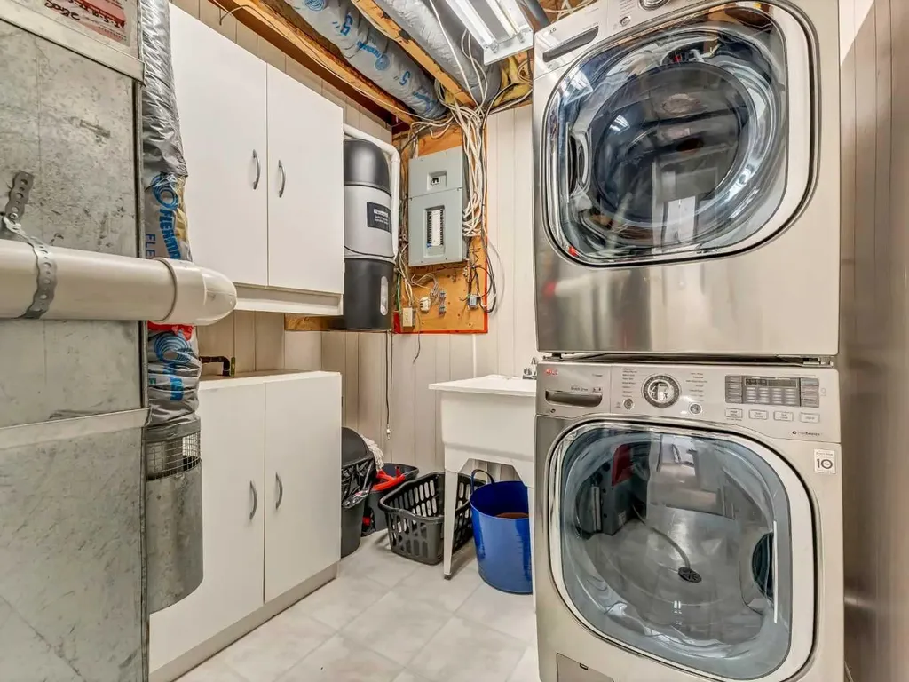 32 Upland Crescent Brooks AB T1R 0P5