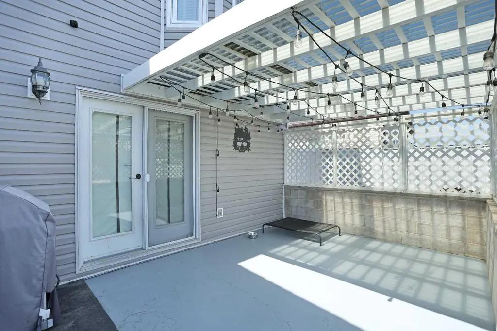 32 Upland Crescent Brooks AB T1R 0P5