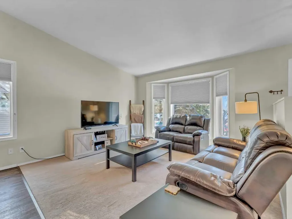 32 Upland Crescent Brooks AB T1R 0P5