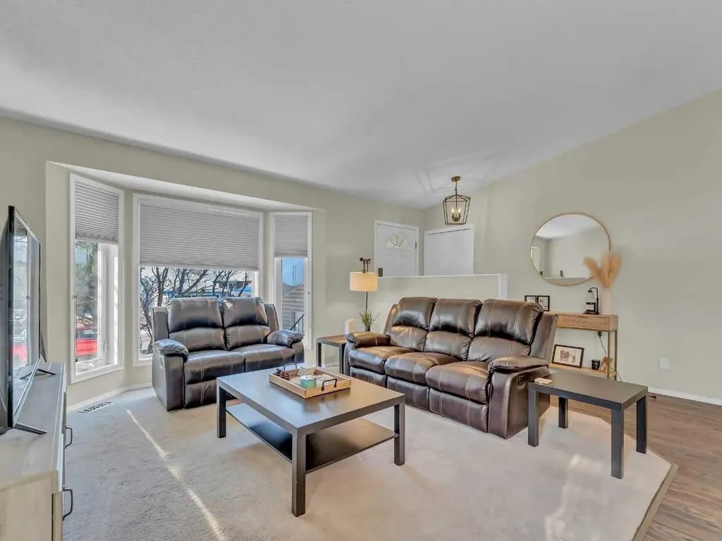 32 Upland Crescent Brooks AB T1R 0P5