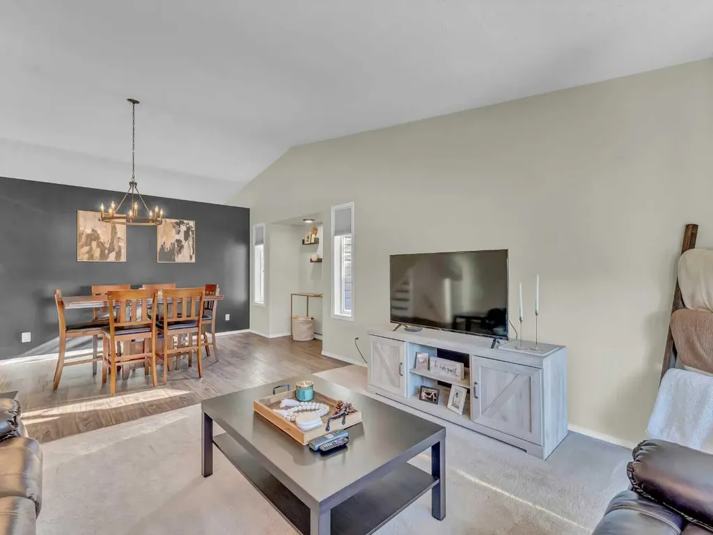 32 Upland Crescent Brooks AB T1R 0P5