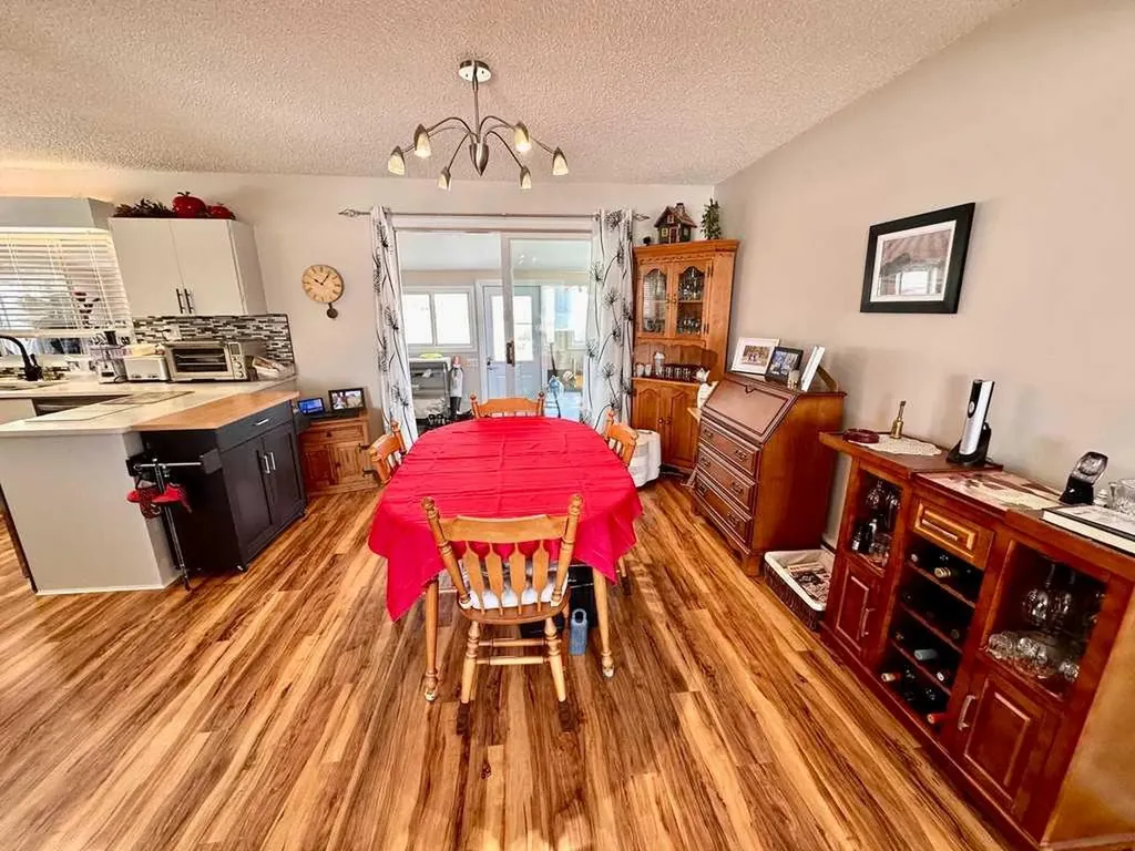 212072 Twp Road 9-4 Rural Lethbridge County AB T1J5R2