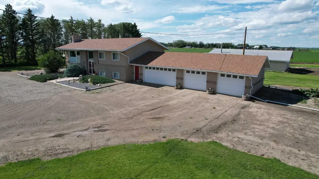 212072 Twp Road 9-4 Rural Lethbridge County AB T1J5R2